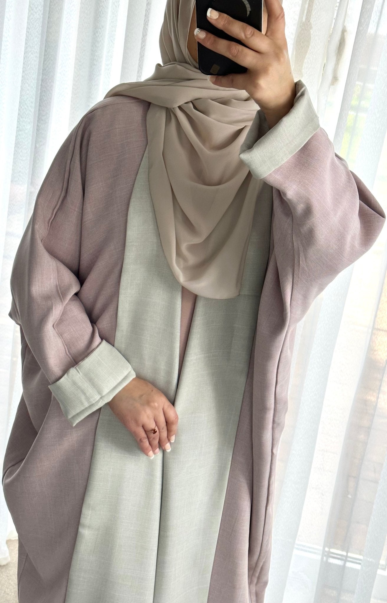 Hayatt Butterfly reversible Reversible Abaya - Mesyana