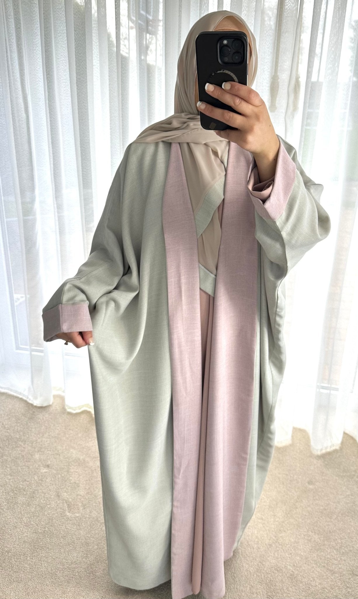 Hayatt Butterfly reversible Reversible Abaya - Mesyana